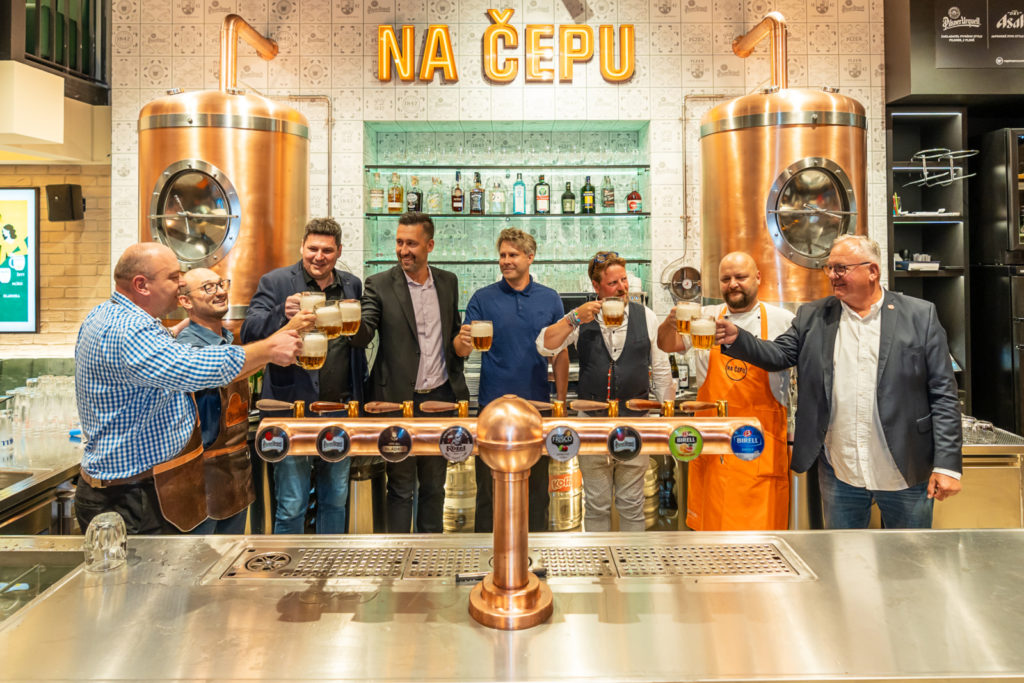 Restaurace Na Čepu v budově Nákupní galerie Myslbek