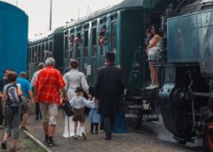 Krkonoše zažijí první železniční parní víkend: Na trať se vrací pára