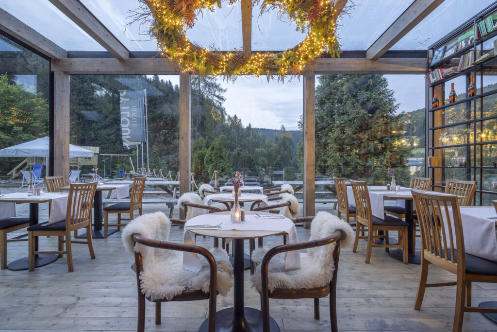 Borůvkové speciality a letní osvěžení v červencovém menu v krkonošské restauraci Končina v Harrachově