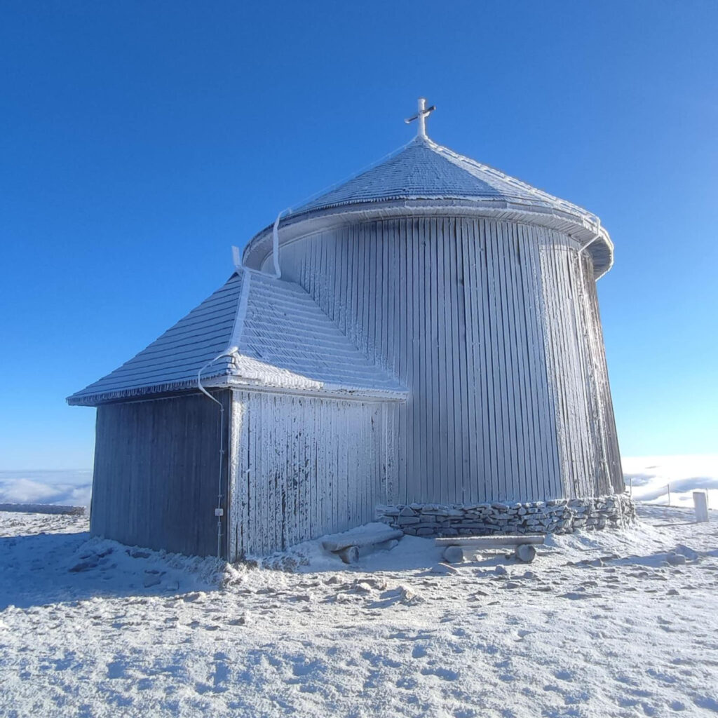 Prosinec v Peci pod Sněžkou: Měsíc plný kouzel, koncertů a tradičních setkání
